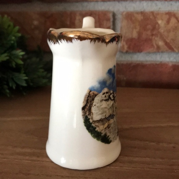 Rare Vintage Mount Rushmore Miniature Creamer - Picture 3 of 7